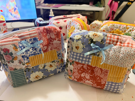 Country Quilt Pattern Boxy Medium Pouch