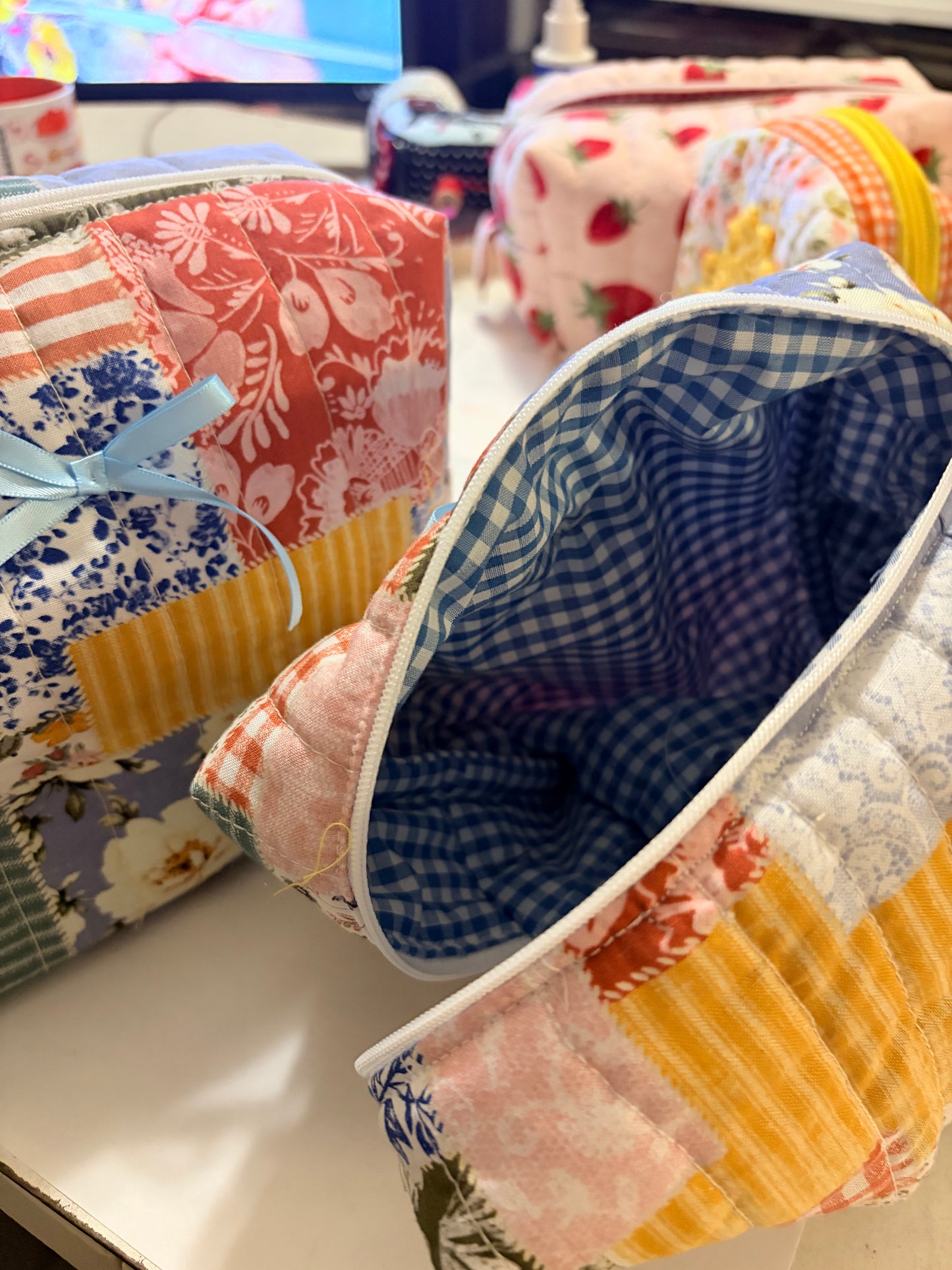 Country Quilt Pattern Boxy Medium Pouch