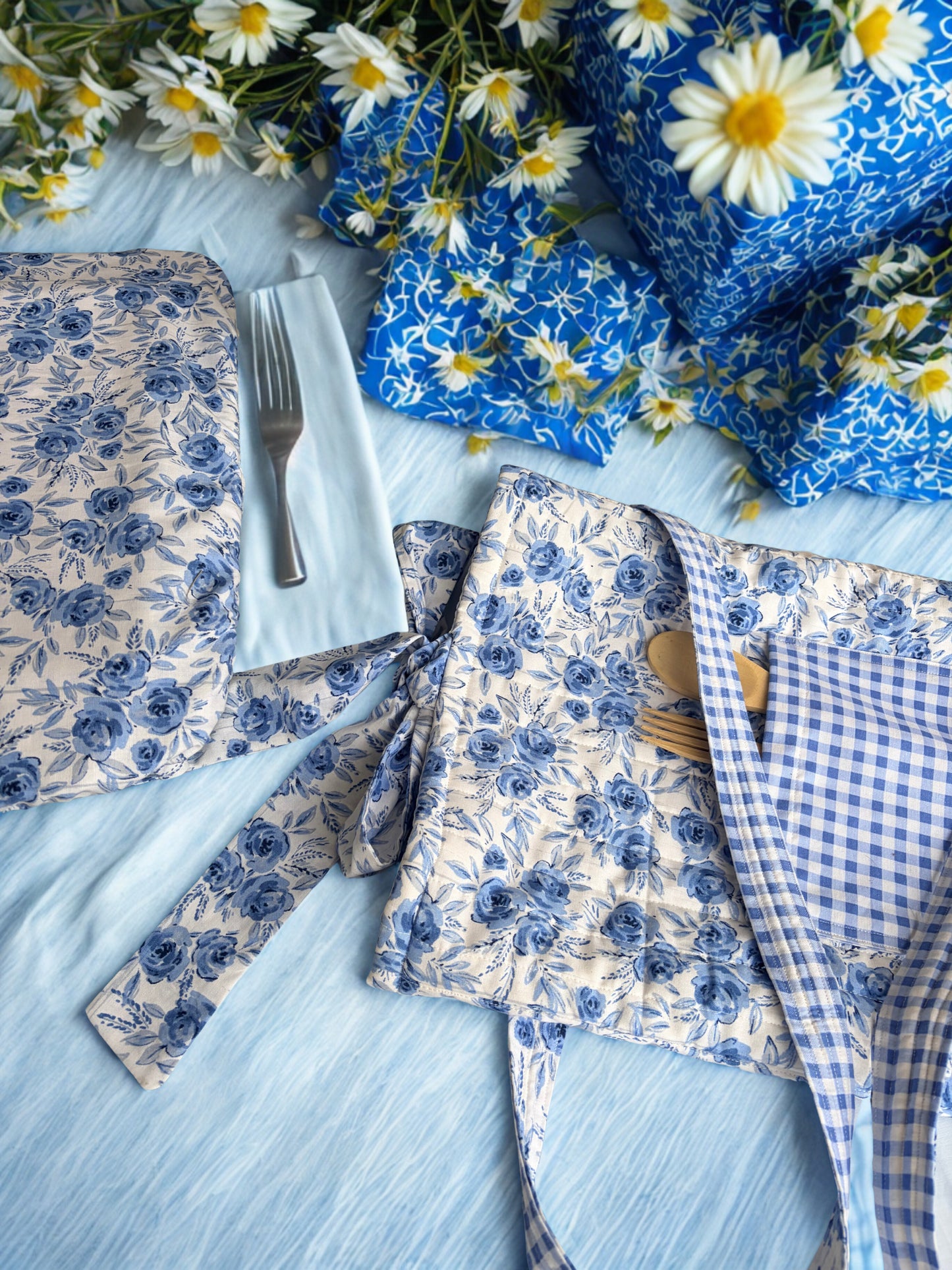 Blue Roses Casserole Carrier